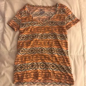 Tribal print v neck tee